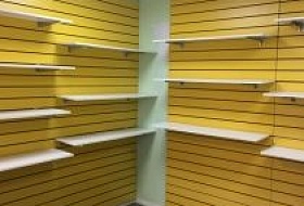 Эффективное использование пространства в торговом зале: секреты мебели из экономпанелей